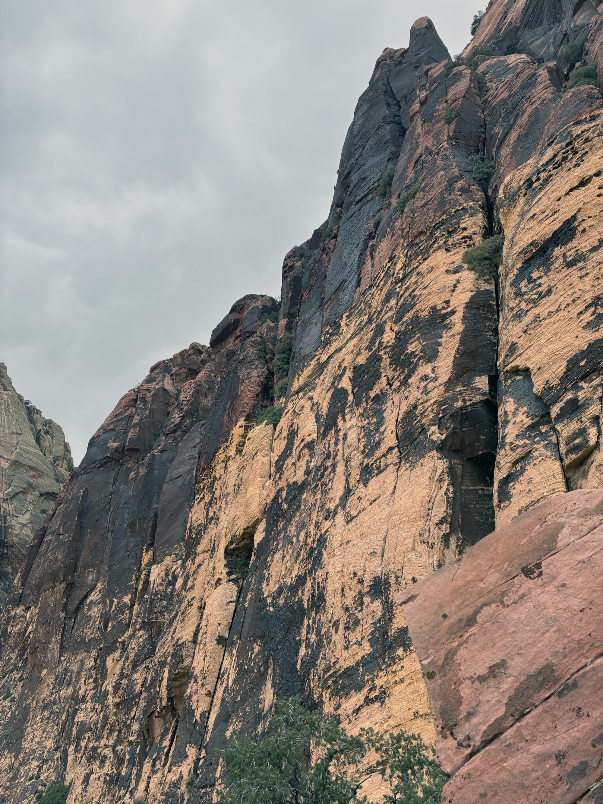 Climbing at Red Rocks Canyon, NV — Armatron — Juniper Canyon — Mountain Crag in Calico Basin — photo 2